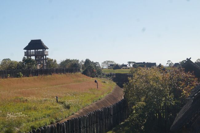 「魏志倭人伝」には「婦人は淫らならず、炉忌<br />（ねたみいむ）せず。盗窃せず、諍訟（そうし<br />ょう＝あらそい）少なし」とあり、争いごとの<br />少ない平和な社会だったことが書かれている。