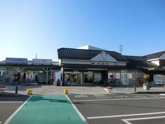 駅まで送ってもらいます。
今日は電車で、岩泉小本駅までいき、バスで龍泉洞へ行く予定でしたが、台風19号の影響で途中から不通になっているらしい。
どうしよう。困った。
infoで相談すると、電車で行くと、その先から代替えのバスだ出ているようだ。
でもそのバスだと、岩泉小本駅から乗る龍泉洞までのバスの時間がぎりぎりだ。

ちょっと早めのバスになるけれど、宮古駅から岩泉小本までもバスが出ているので、このバスで行くことにした。
宮古駅8：30　　岩泉小本駅9：47着　930円