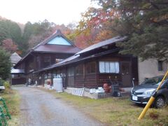 　１４：５８　一気に跳んで、ここは温湯温泉旅館二階堂。

　１４：０５、ナビを温湯温泉旅館二階堂にセットして出発。高湯温泉を通り、最後に細い地道（県道ぬる湯線）を８km走った突き当りが目的地でした。
　この地道の運転が厳しかった！舗装されているが大部分がすれ違いが困難な道幅、路肩に段があり急カーブも多い。離合場所も少ないく、対向車が来ないことだけを願って運転しました（幸い対向車なし）。緊張の連続で、途中で写真を撮る余裕はありませんでした。