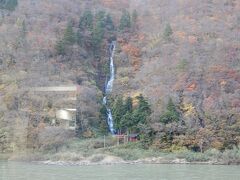 そして対岸に白糸の滝