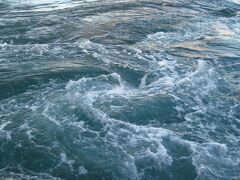 あっ！うずしお。できては消え、できては消え。その一瞬を見逃すな！そんな感じです。