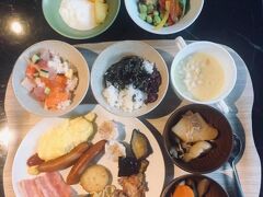 2日目の朝食は、宿泊したJR東日本ホテルメッツ札幌の朝食バイキング。