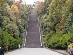230段の石段。
ここは秀吉が伏見城を築いた場所。

