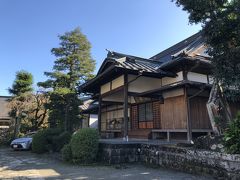 これも旧街道沿いの正眼寺、本堂。