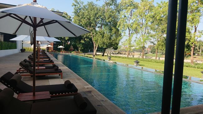 ワット・チャイモンコンからホテルまでは歩いてすぐ。<br />ちょっとホテル内を散策して……