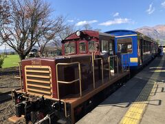 トロッコに乗車開始。