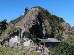 石廊神社

自然の窪みの中に建てられています

ここもパワースポットだとか