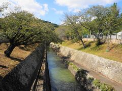 疏水に沿って歩きます、気持ちがいいですね。
