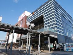 弘前駅には空港から45分ほどで到着。