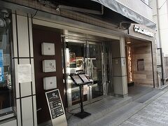 神戸マダムに教わった、こちらは
ＣＭで有名「ケンミンの焼きビーフン」の本社ビル