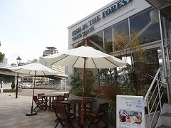 チラと覗いて見ましたが、天井が高く広々空間のレストランでした.
ランチはパンが食べ放題らしい！？