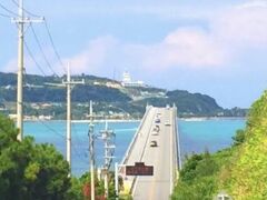 次は古宇利大橋を渡って古宇利島へ。
運転しながら　まるで海の上を走っているような爽快感！
でも　ゆっくり見れないよーって事で　帰路は運転手変わってもらいました。

ブルーとグリーンのグラデーション　ほんとにきれいです。