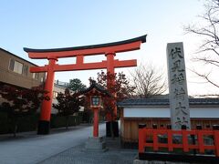 ホテルの最寄り五条駅→京都駅までは
「地下鉄一日券」(600円)で行きます！
(バス知らずの旅なので！)

京都→JR→稲荷は往復300円