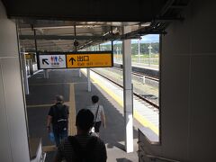 富岡到着。
この先の常磐線は不通区間になっており、こちらで代行バスに乗り換えます。