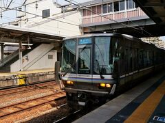 彦根駅から能登川駅に向かいます。