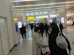 京都駅


人が多いような少ないような・・・
近鉄、京阪と乗り換え枚方市駅へ移動。