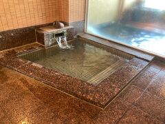 風呂に浸かります。
他にお客さんいらっしゃらなかったので写真を撮りました。