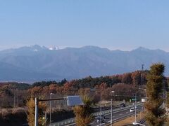 松本ICから中央高速に乗り、またしてもみどり湖PAから北アルプスを
眺めました。常念岳はもちろんですが有明山も結構目立つのですよね~。