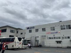 桔梗屋本社工場につきました。
コロナのせいで工場見学はできません。