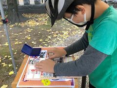 さあ、ようやく駅に近付いてきました。なじみの布多天神社で7つ目ゲット。