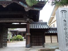 東本願寺別院を通り、西本願寺別院に至ります。北陸は蓮如上人の活動拠点だったので、浄土真宗の寺院が多いです。
