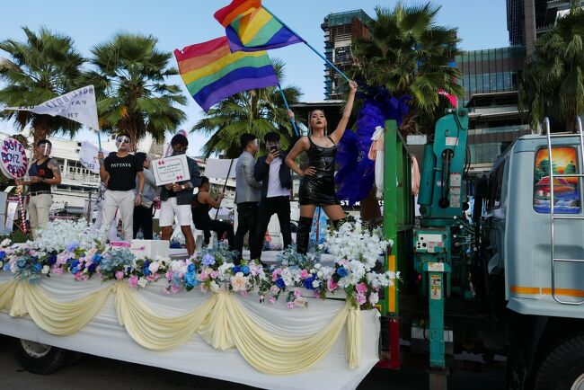 何のパレードか分らん？？