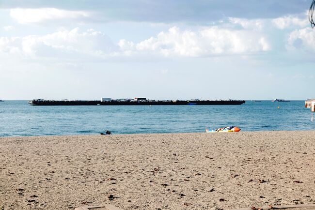 26日　明日の花火大会の花火船が準備されてた。