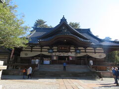 金沢城公園から歩いてすぐの尾山神社。
前田利家公とお松の方を祀っています。