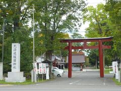 落ち込んだ気分を取り直してバスで護国神社前で下車、ここが「護国神社」です、

国家の為に殉難した人の霊を祀るための神社、旧軍隊の戦死者や現自衛官・警察官に消防士などとは切れない関係なんでしょう。