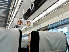12:04
阪急で大阪梅田を目指します。
乗車率...この車両は3割くらいかな
