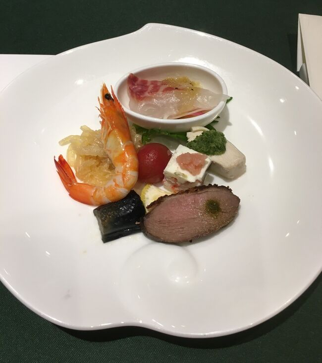 お食事は京都ホテルオークラの中華料理桃李さん<br />個室での会食に、楊貴妃 11月コース<br />冷菜盛り合わせ