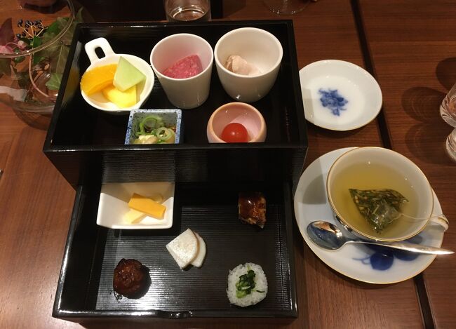 イブニングカクテルは2F「MAYFAIR」