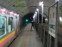 およそ十分で土合駅に到着。下りホームは「モグラ駅」で名高い地下ホーム。