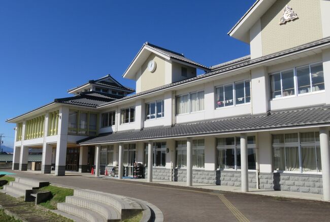 長島城の歴史紹介の続きです。『江戸時代に入ると、菅沼氏が2万石で当地に封じられ、長島城を改修し藩庁として用いました。元和7年(1621年)、菅沼氏が移封されると、長島藩は廃藩となり、長島城も一時廃城となりました。慶安2年(1649年)、久松松平家の松平康尚が那須藩より1万石をもって入り、長島藩が再興されました』