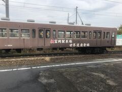 JR高崎駅到着。JRから上信電鉄まで走って電車にのります。

ただお客さんが数人で、私たちが切符を購入している間出発を待ってくれていました。ローカル線のいいところです。