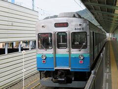 普通電車熱海行きは元東急車の８０００系。