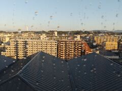 3日目の朝です。

窓から見た奈良です。

窓が結露していました。