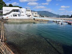 その御本陣の正面には小さな船着き場（写真左側）があり、江戸時代の初期、幕府の命により広島藩藩主の福島正則が作ったことから、別名「福島雁木」と呼ばれているそうです。
当時はこの長雁木から上陸して本陣へと入っていったのでしょう。