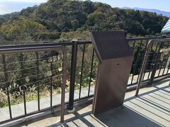 ホテルから近くの久能山行きロープウェイ駅まで送迎してくれました。恋人が良くやる鍵を結び付けるやつがありました