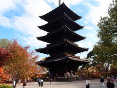 五重塔です。
高さ55ｍ、木造の建造物では日本一の高さを誇ります。