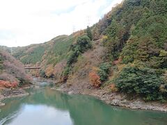 嵯峨野トロッコ列車に乗った時に窓から見えた風景