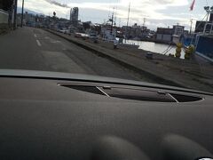 蕪島をあとに漁港方向へ向かう
冬季を除く毎週日曜日開催
舘鼻朝市の会場へ
