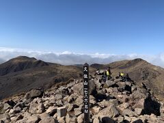 １２時５５分、久住山です。

“九州の屋根”くじゅう連山の主峰。