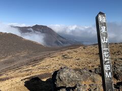 １３時２７分、稲星山山頂。
久住山→天狗ヶ城→中岳→稲星山ときて、ここから白口岳→立中山→大船山→北大船山→法華院温泉が元々の計画でした。