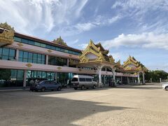 朝食後は空港に向かい国内便でヤンゴンに