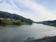 JR飯山線からの眺め①は、西大滝～桑名川間の信濃川。