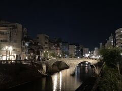 市電で市民会館方面へ向かい、下車。乗る番号間違えていたようだった。
ぶらぶら夜の眼鏡橋通過しながらホテルへ向かう。