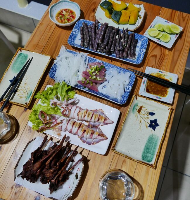 28日　夕食<br />アヒルの口ばし揚げ．．．〇<br />イカの姿焼き．．．．〇<br />イカとアジの刺身．．．〇<br />茹で長豆．．．．△<br />カボチャ煮．．．〇