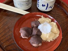 帰りがけに静岡市にある石部屋で安倍川餅を食べました。
お餅が柔らかくて美味しいです！

接客について色々意見があるお店みたいですが、サバサバした接客ではありますが、私は特に気になりませんでした。