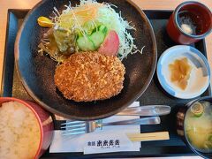 鹿児島豚のメンチカツを食べ。
ジュウシーでした。